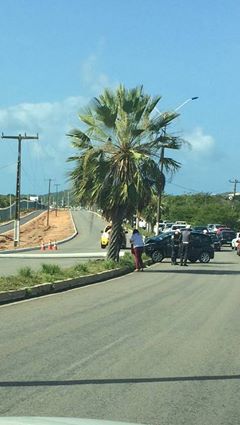 POSTE BLOQUEOU A VIA PÚBLICA, ATRAPALHANDO O TRÂNSITO