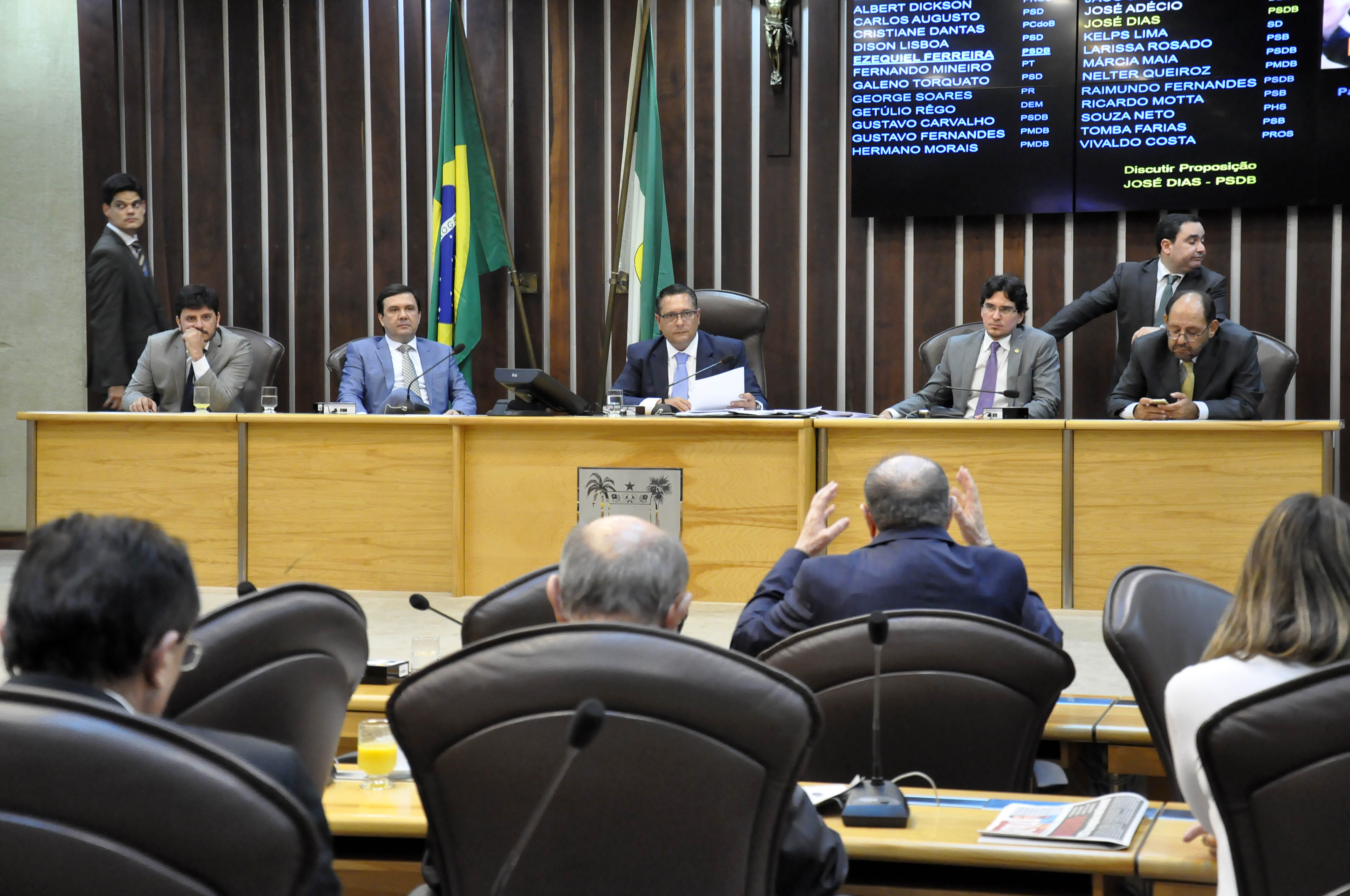 Deputados aprovam projetos e doação  de 50 viaturas para a Segurança Pública