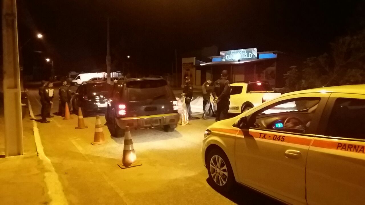 Blitz da Operação Lei Seca na Praia de Pirangi autua 42 e apreende droga