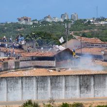 Ex-PMs correm risco de morrer em Alcaçuz, alerta direção do presídio