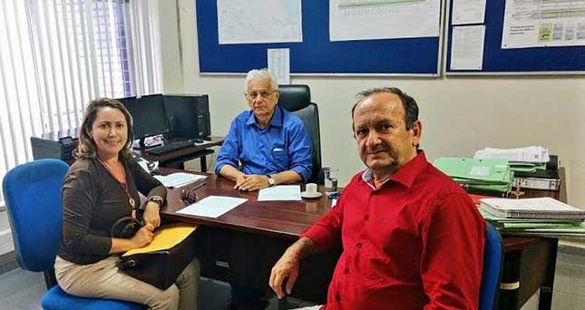 REUNIÃO D PREFEITO FRANCISCO DE ASSIS E DA SECRETARIA MAURICÉIA CAVALCANTI COM WALTER FERNANDES (DENIT) VIABILIZAOU RECUPRAÇÃO DOMARCO ZERO