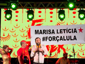 Tradicional bloco de Olinda vai às ruas com o tema "Fora Temer"