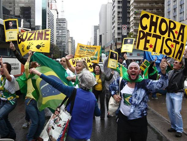Grupos “anti-Dilma” anunciam volta às ruas para defender Lava Jato
