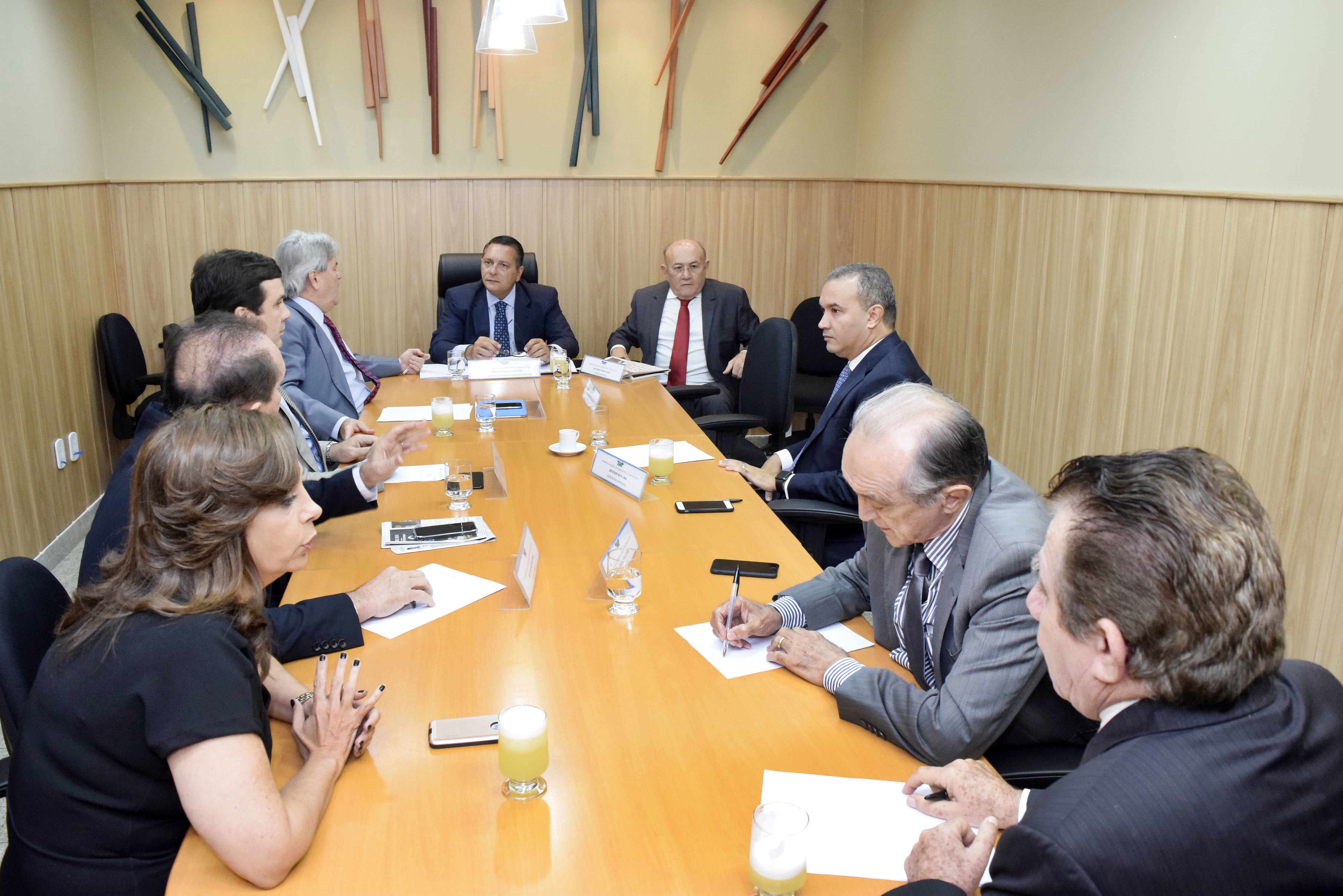 Presidente da Assembleia reúne representantes partidários e novos líderes são indicados