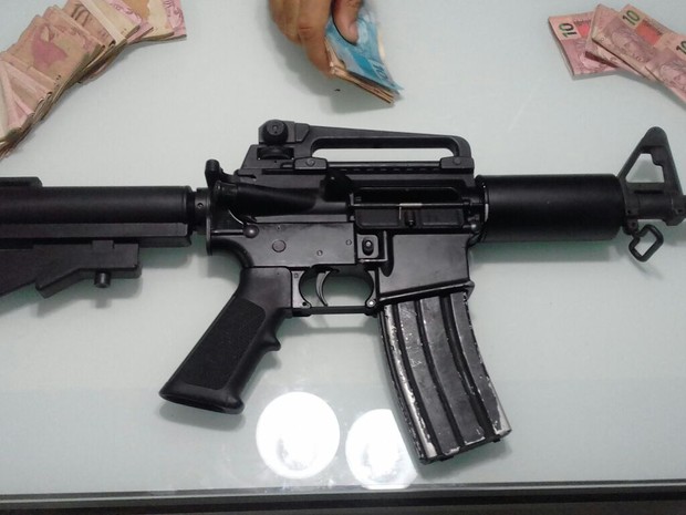 PM apreende fuzil 556 e recupera Hilux roubada de 'cegonha' em Natal