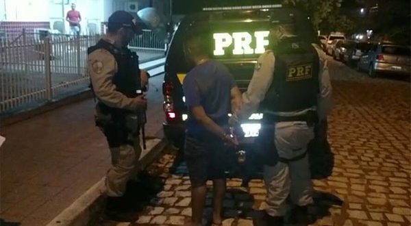 PRF prende líder de facção criminosa no RN foragido do presídio de Caicó