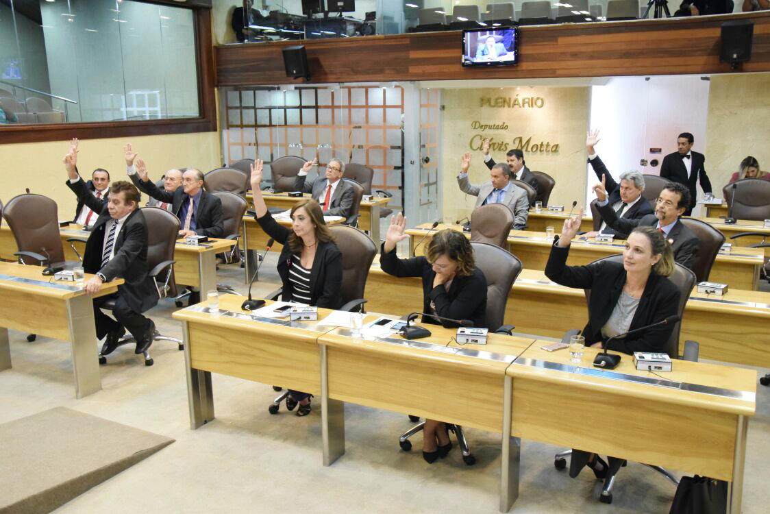 Em sessão extraordinária, Assembleia vota vetos do Executivo