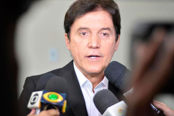 Governo aluga carro blindado para uso de Robinson Farias