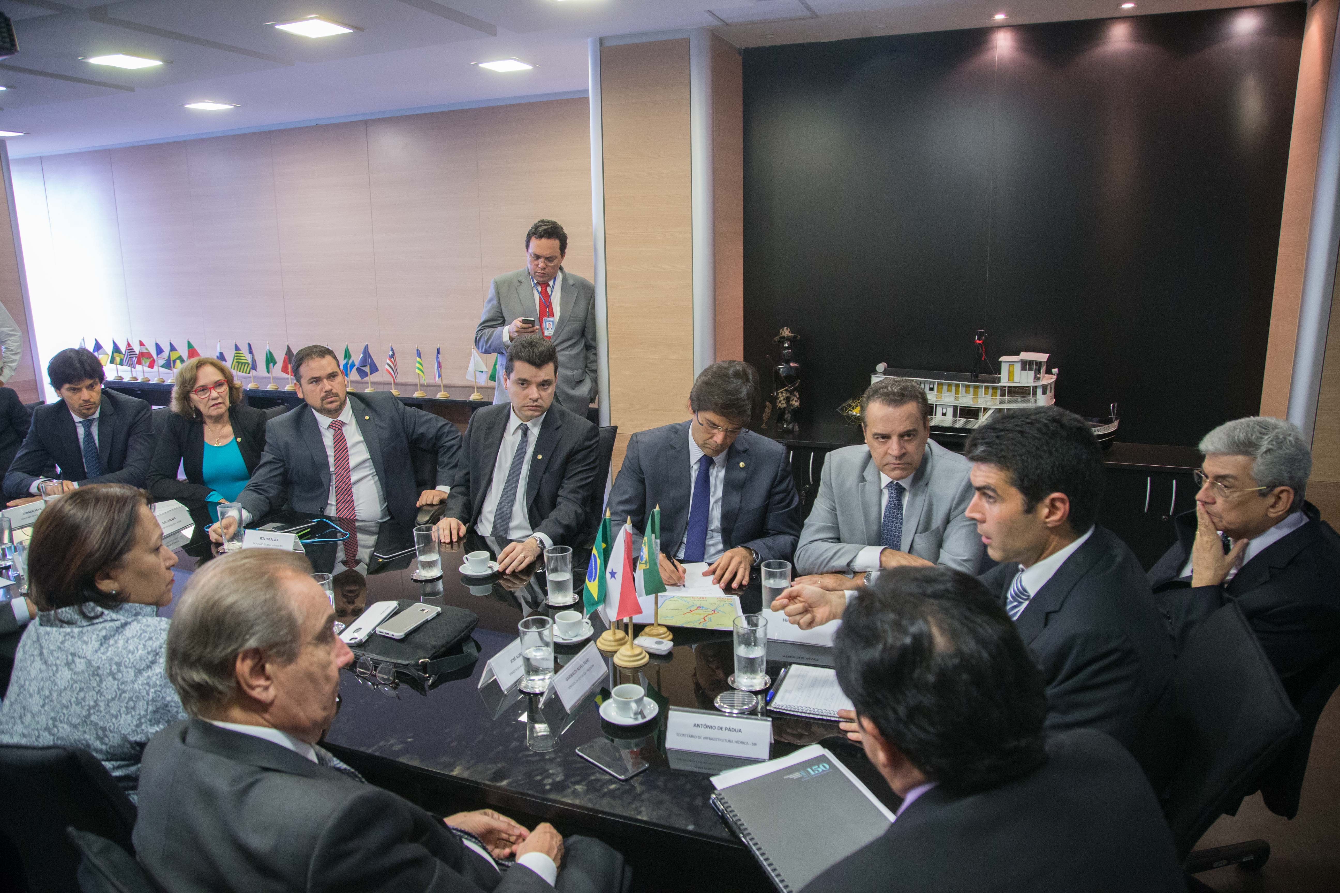 Ministro Helder Barbalho garante à bancada federal obras do Ramal Apodi
