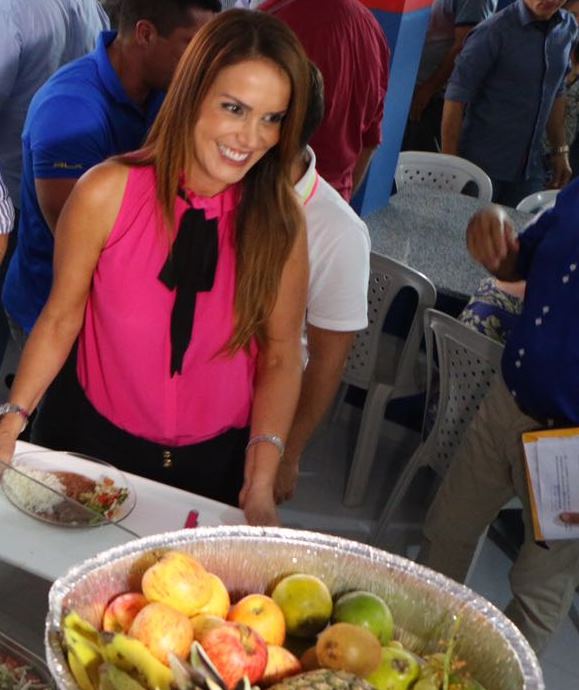 Julianne Faria dá tom político a inauguração de restaurante popular e lembra que Robinson sempre disse que iria trabalhar pelos mais pobres