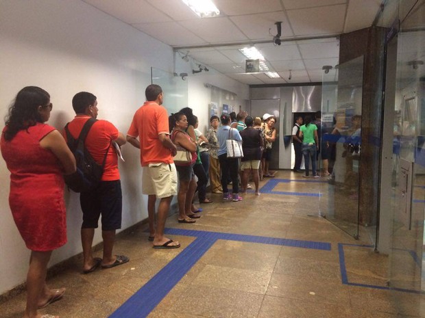 Saque do FGTS começa com movimento tranquilo em Natal