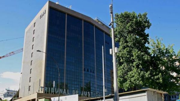 Justiça do Rio impede desconto de empréstimo de servidor com salário atrasado