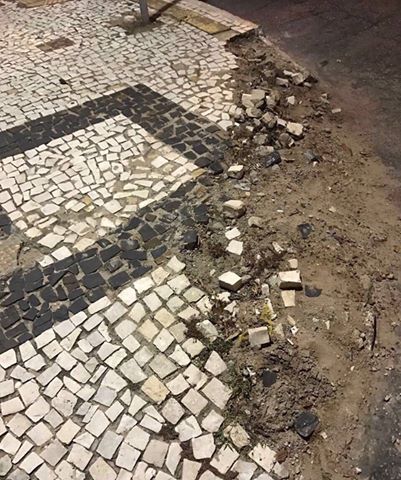 Calçadão da Roberto Freire retrata descaso do poder público com os equipamentos urbanos