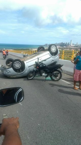 Novo capotamento ocorre na tarde desta terça-feira na ponte Newton Navarro