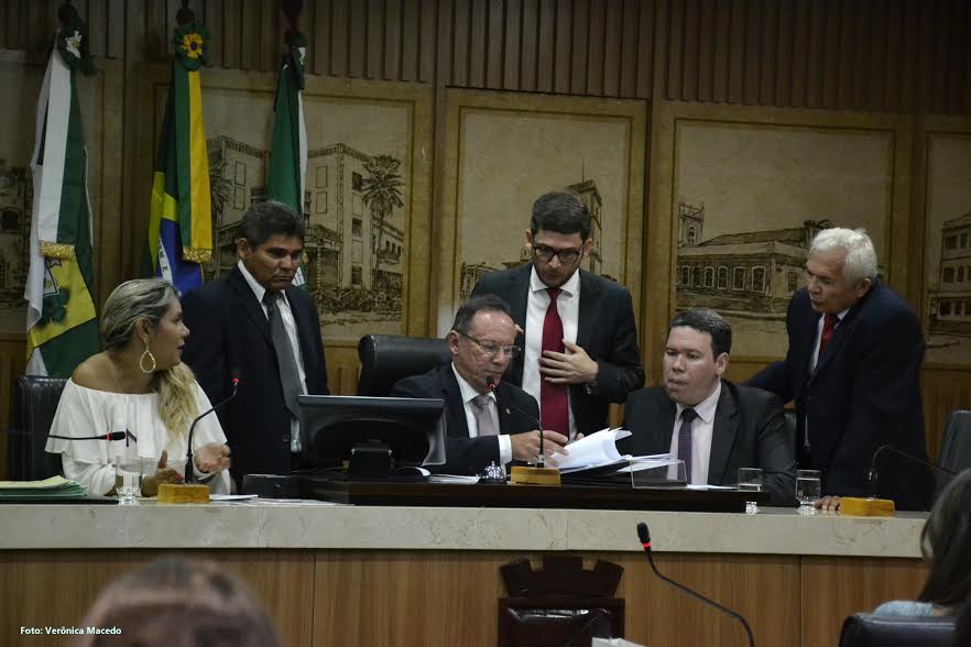 Câmara anuncia acordo para reposição dos salários dos servidores em greve