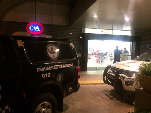 Dupla assalta loja de shopping em Natal, faz refém e simula explosivo