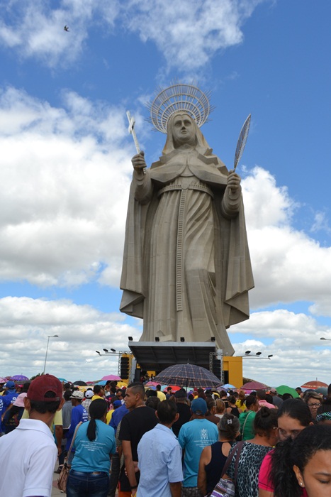 Fé em Santa Rita de Cássia leva milhares de pessoas para Santa Cruz neste domingo