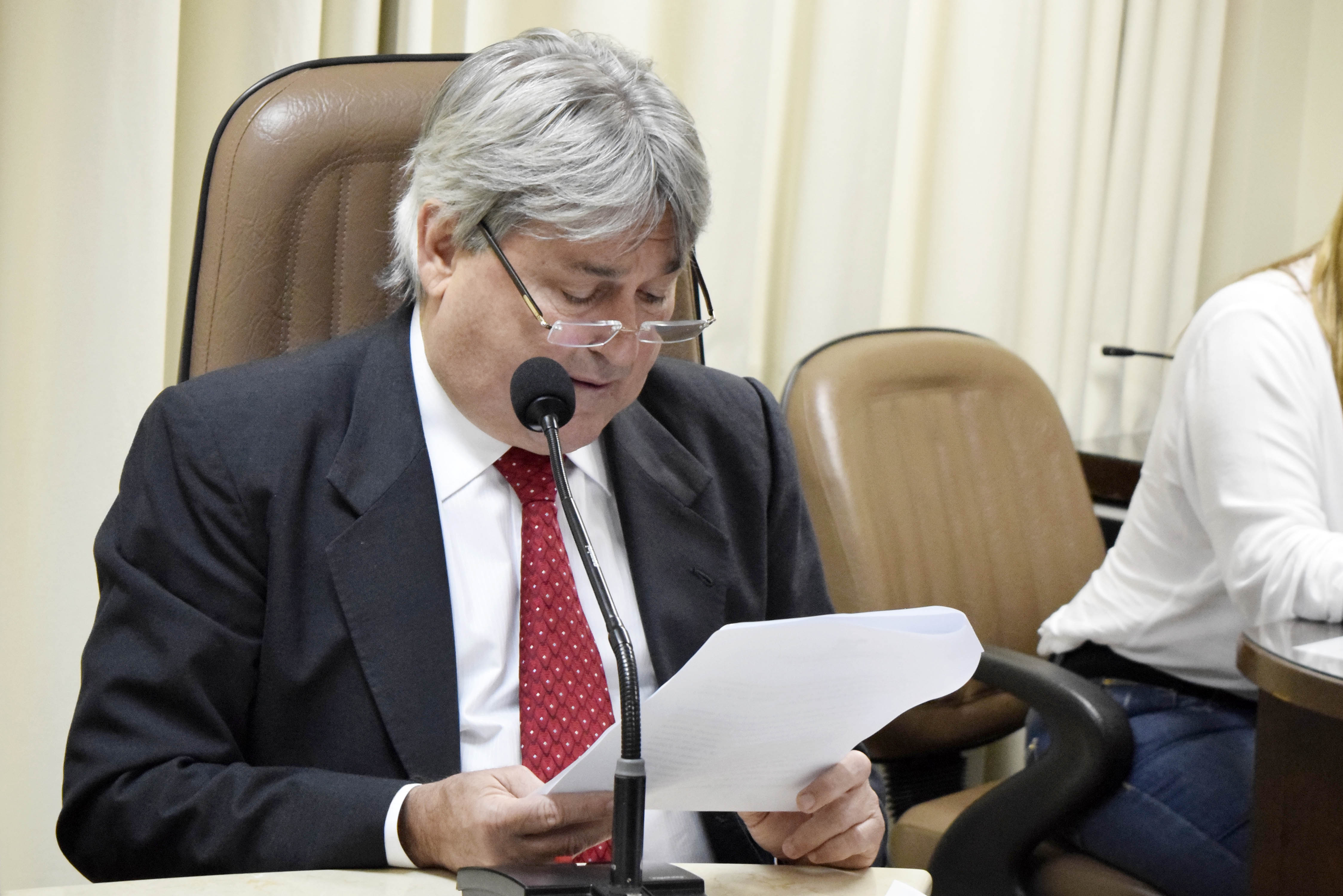 Emenda de Tomba Farias garante que nova remuneração  dos comissionados do Estado entre em vigor a partir de agosto