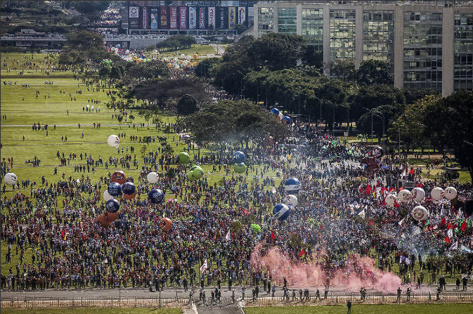 "Ocupa Brasília" tem repressão policial nesta tarde