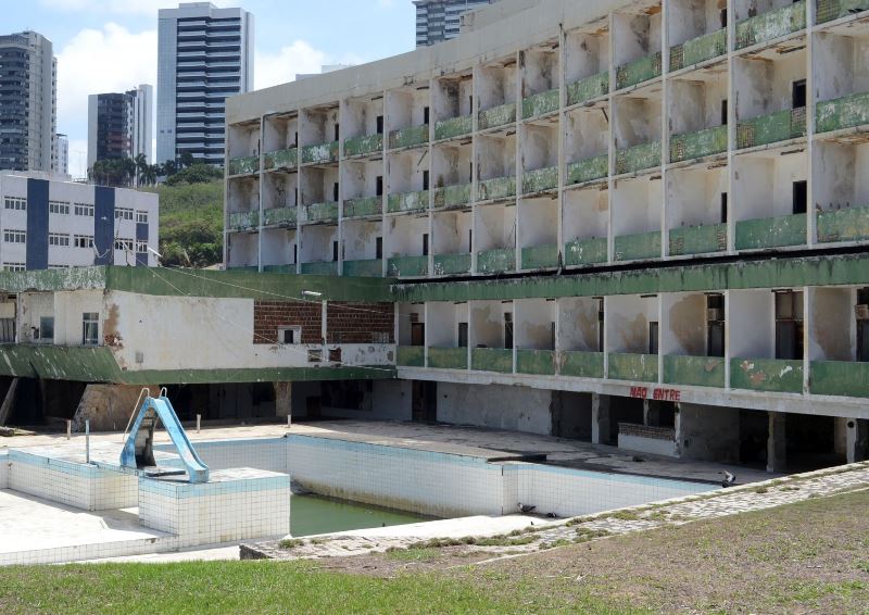 Estado critica prazo curto dado pela Justiça e não irá seguir tombamento do Hotel Reis Magos que poderá ser demolido pela Prefeitura