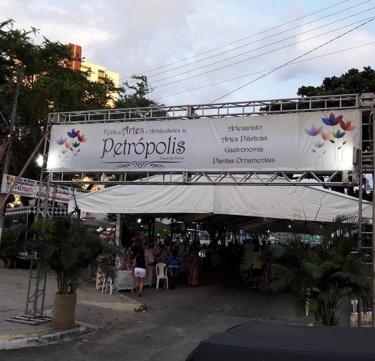 Tem início nesta sexta-feira a Feira de Artes e Antiguidades de Petrópolis na Praça das Flores