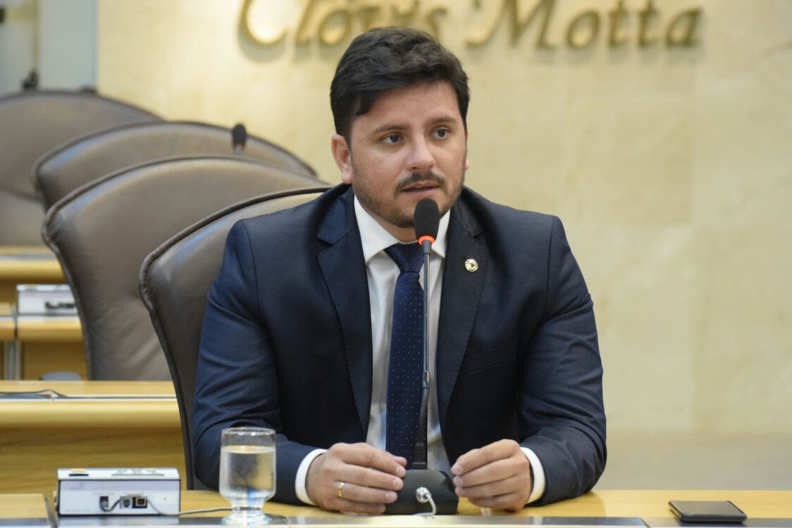 Carlos Augusto destaca importância do Hospital Deoclécio Marques