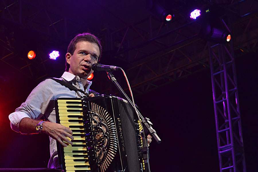 Waldonys faz show gratuito no Arena das Dunas com a Sesi Big Band