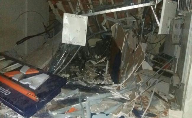 Quadrilha metralha unidade da PM e explode banco em Goianinha