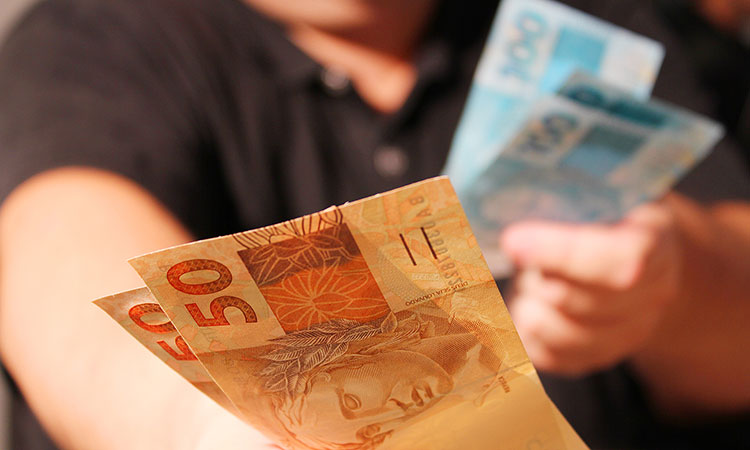 Procura por crédito sobe 7,2% em maio, diz Serasa