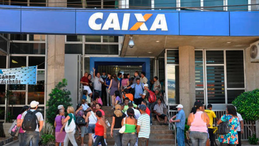 Agências da Caixa abrem mais cedo para saques das contas inativas do FGTS