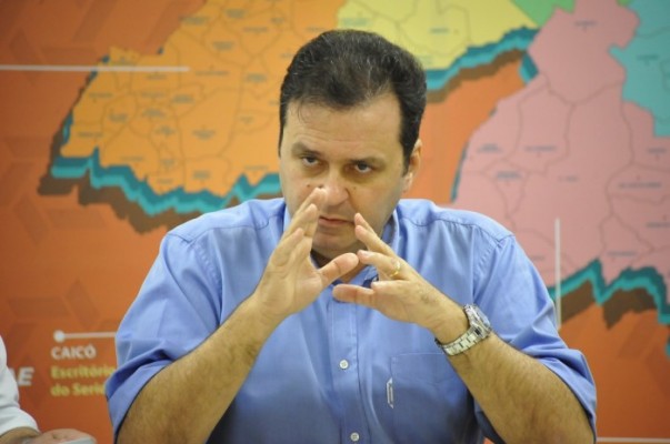 Carlos Eduardo quer que a Caixa Econômica agilize a entrega de moradia para famílias desabrigadas por incêndio