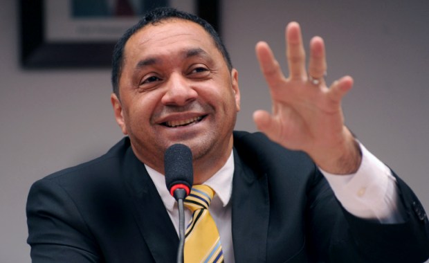Ex-babá acusa Tiririca de assédio sexual, deputado alega extorsão