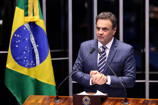 Aécio afirma ser vítima de ‘trama ardilosa’ em retorno ao Senado