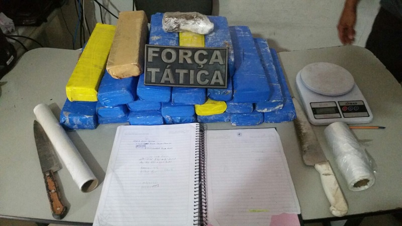 Polícia Militar apreende 18 Kg de maconha no bairro de Mãe Luiza