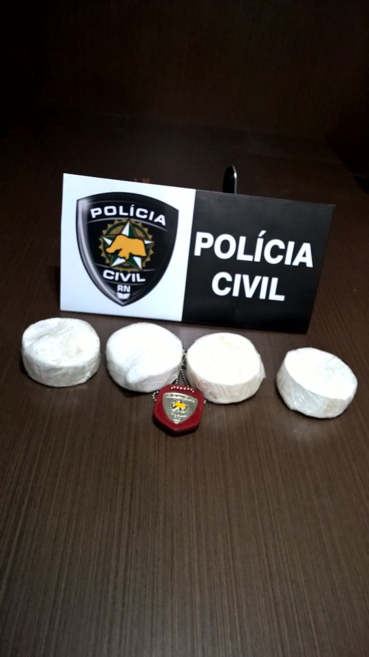 Polícia Civil prende homem e apreende adolescente com cocaína em residência no interior do RN