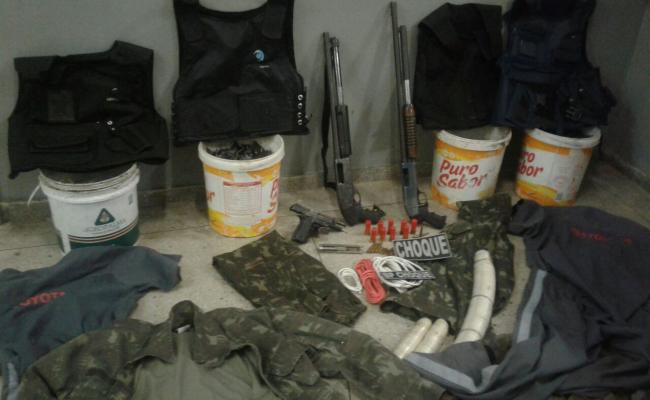 Polícia Militar apreende material usado por quadrilha suspeita de explodir bancos