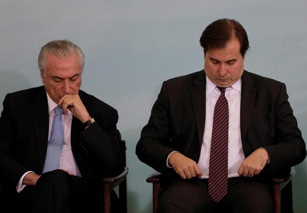 Melhor solução para o país é votar denúncia contra Temer na quarta, diz Maia