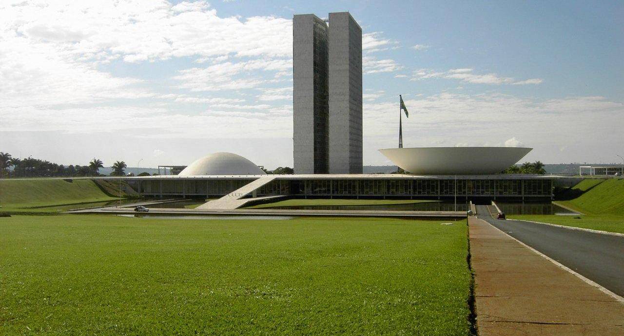 Câmara analisa nesta semana PEC que cria distritão e financiamento público