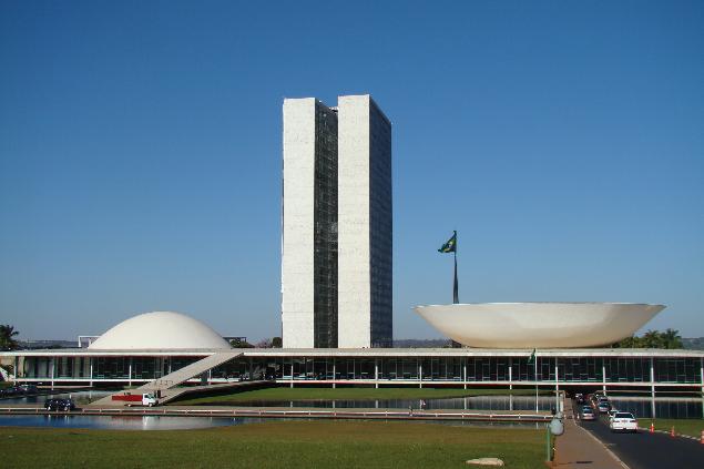 Parecer sobre denúncia contra Temer será lido hoje no plenário da Câmara