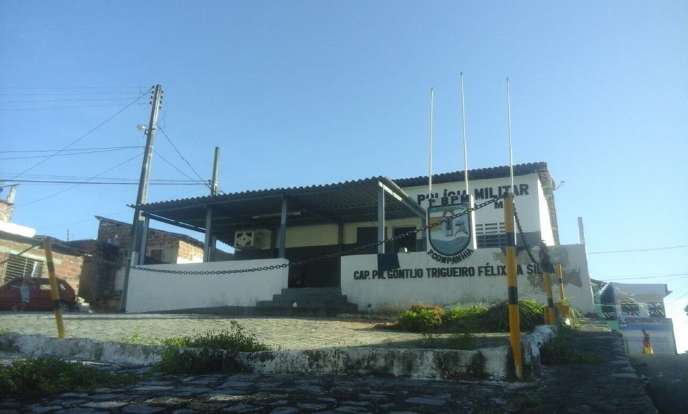 Homem atira contra base da PM no bairro de Mãe Luíza