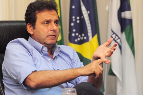 Gravado tratando sobre licitação da Semsur, prefeito Carlos Eduardo ainda não se posicionou sobre denúncia