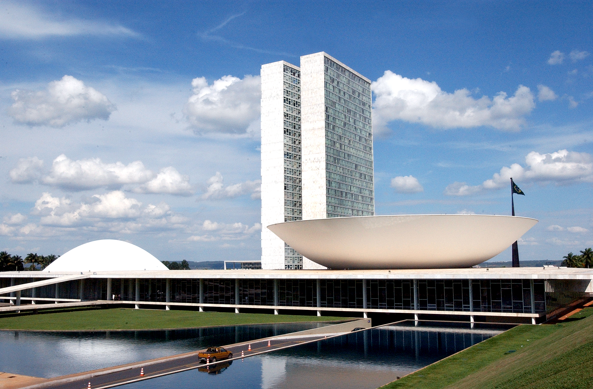 Deputados reiniciam hoje votação de mudanças no sistema político-eleitoral