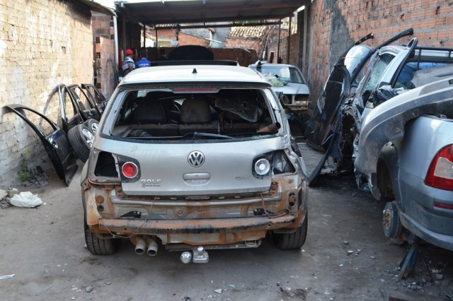 Polícia Militar desarticula ponto de desmanche de veículos em Parnamirim