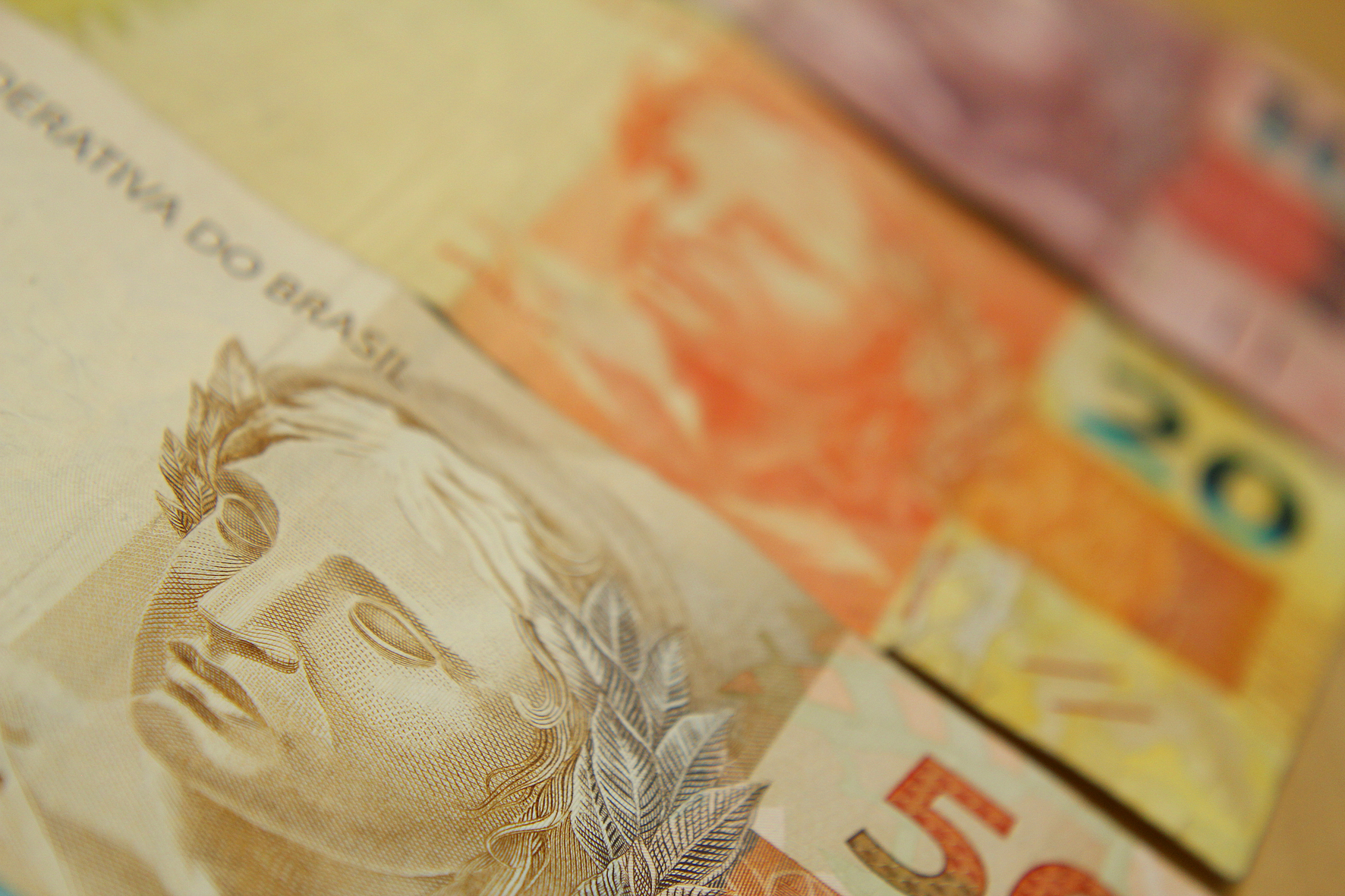 Superávit recorde é sinal de recuperação econômica, diz ministro