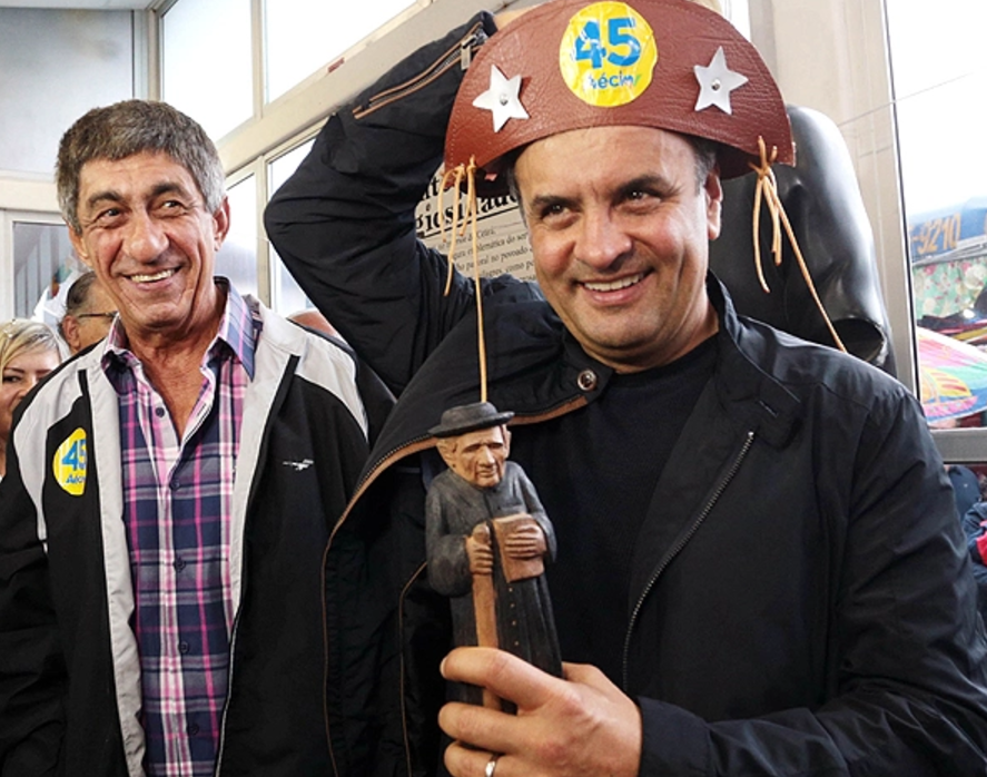 Fagner diz que foi apunhalado por Aécio: “Me deve desculpas pessoalmente”