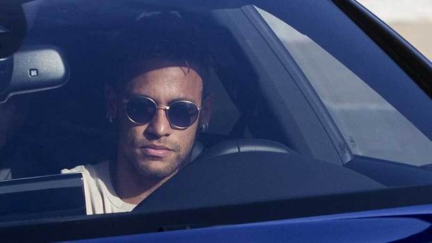 Polícia ouve depoimento final no inquérito de acusação contra Neymar