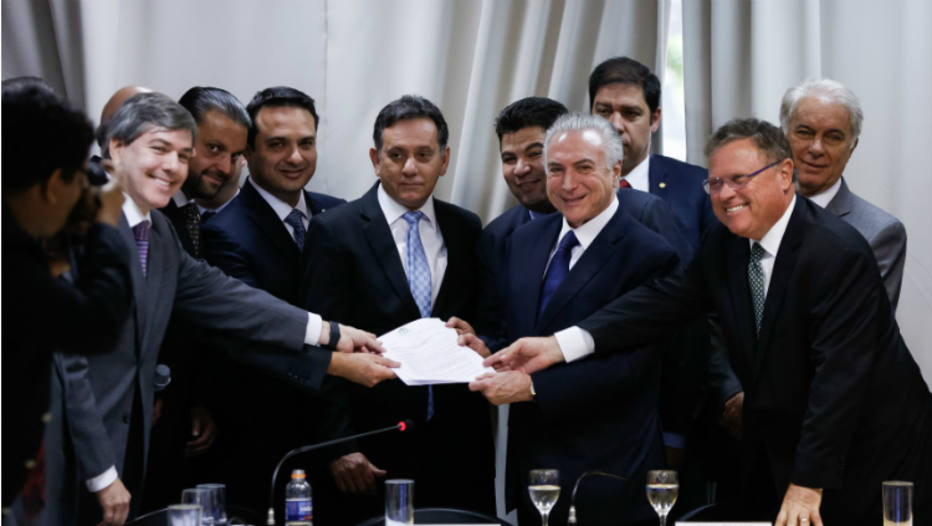 Em jantar com deputados, Temer se diz vítima de ‘banditismo’