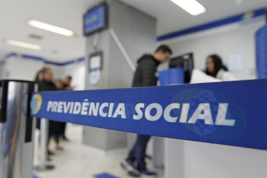 Governo retoma discussão e Previdência deve ser votada em outubro, diz ministro