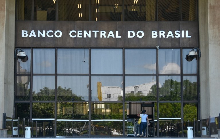 Banco Central indica corte menor de juros e fim gradual do ciclo de reduções