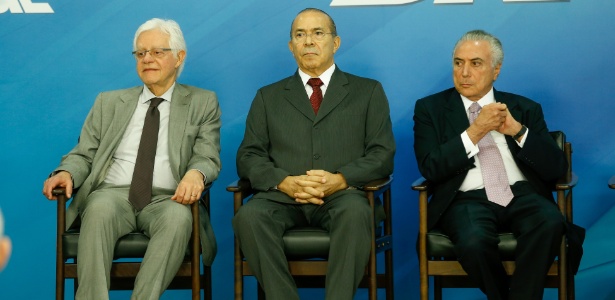 Temer descumpre promessa de afastar denunciados e ministros ficam no governo